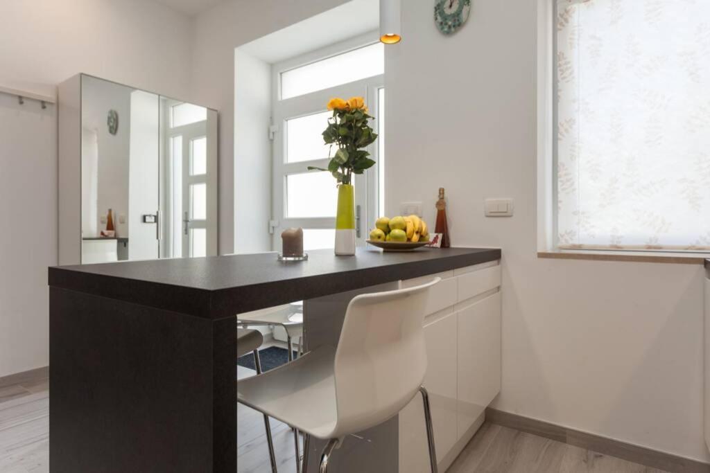 Appartamento Apartman Luna Pola Esterno foto