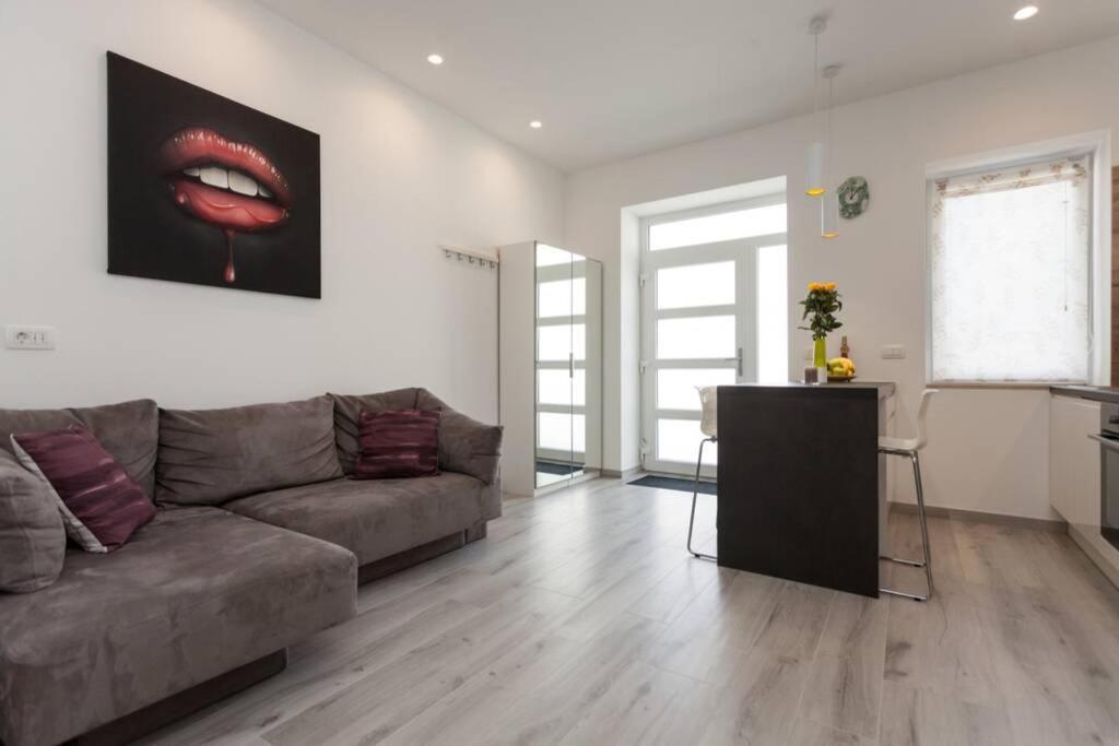Appartamento Apartman Luna Pola Esterno foto